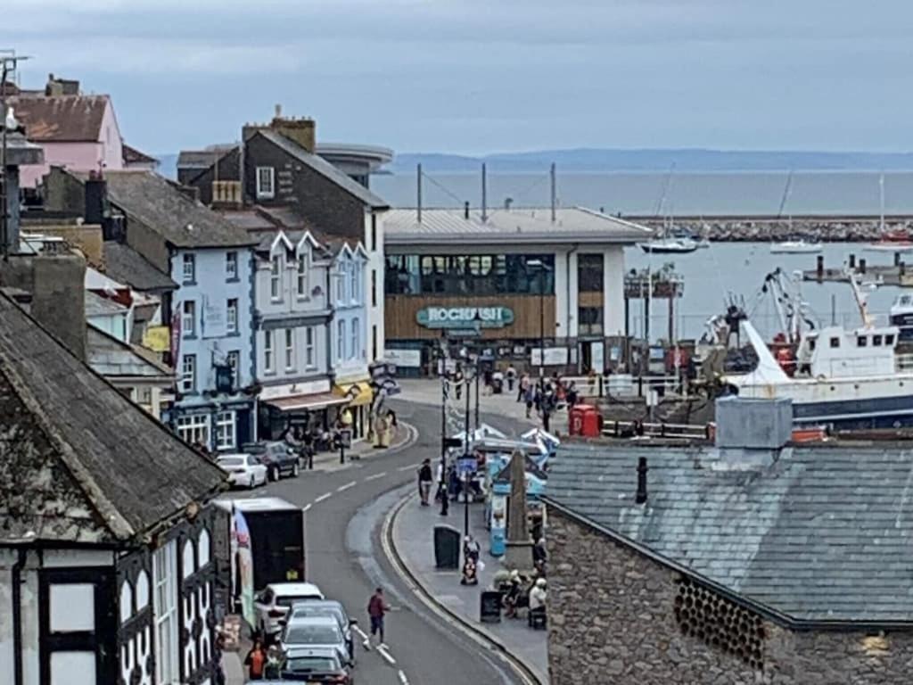 Apartment A Modern And Cosy Just Yards From Brixham's Bustling Harbourside *