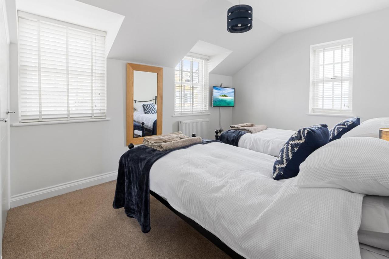 A Modern And Cosy Just Yards From Brixham's Bustling Harbourside