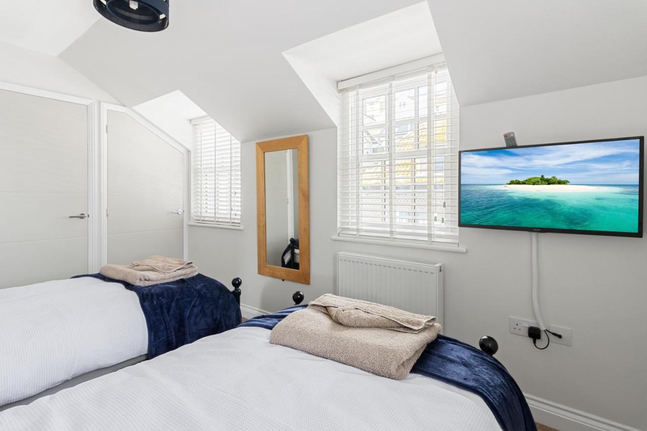 A Modern And Cosy Just Yards From Brixham's Bustling Harbourside Apartment Brixham